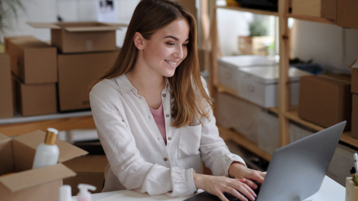 Pakowanie zamówień ze sklepu internetowego